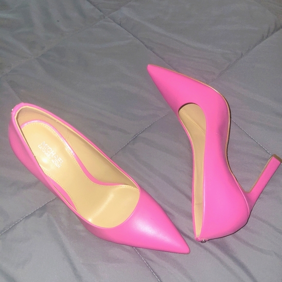 Michael Kors Bubblegum Pink Leather Pumps Heels Size 6 - Picture 1 of 6